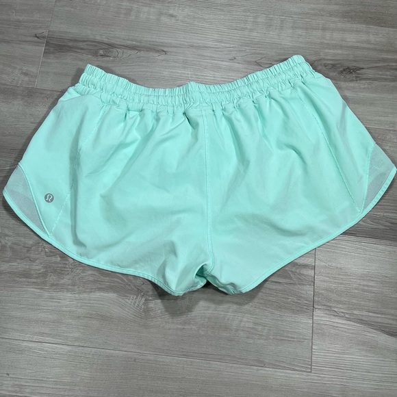 Lululemon Hotty Hot Short II (2.5") - Picture 2 of 6
